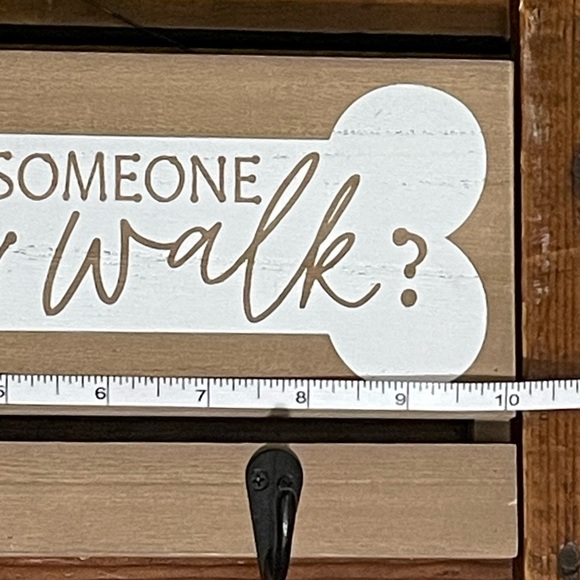 New Dog leash wall hanging/mounting plaque in brown and white. Two hook. - Picture 8 of 8